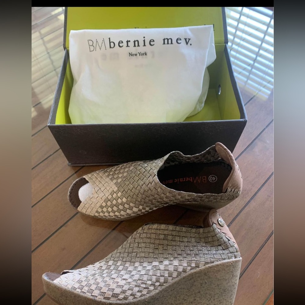 New woman shoes Bernie Mev. Size 9